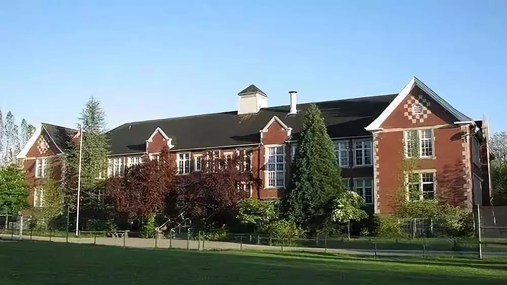 圣乔治中学 (2).jpg