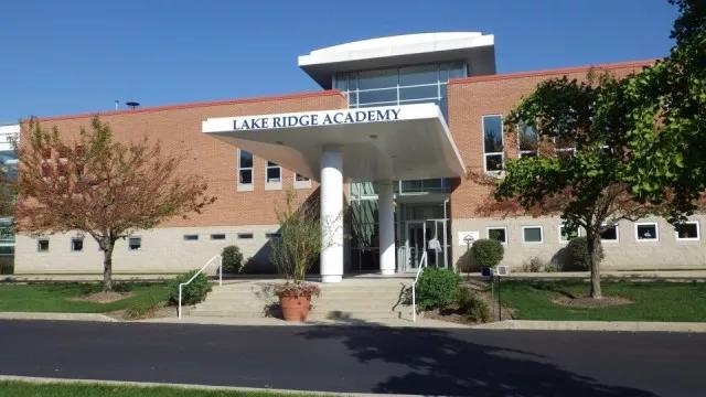 Lake Ridge Academy 雷克瑞奇学学院 (2).jpg